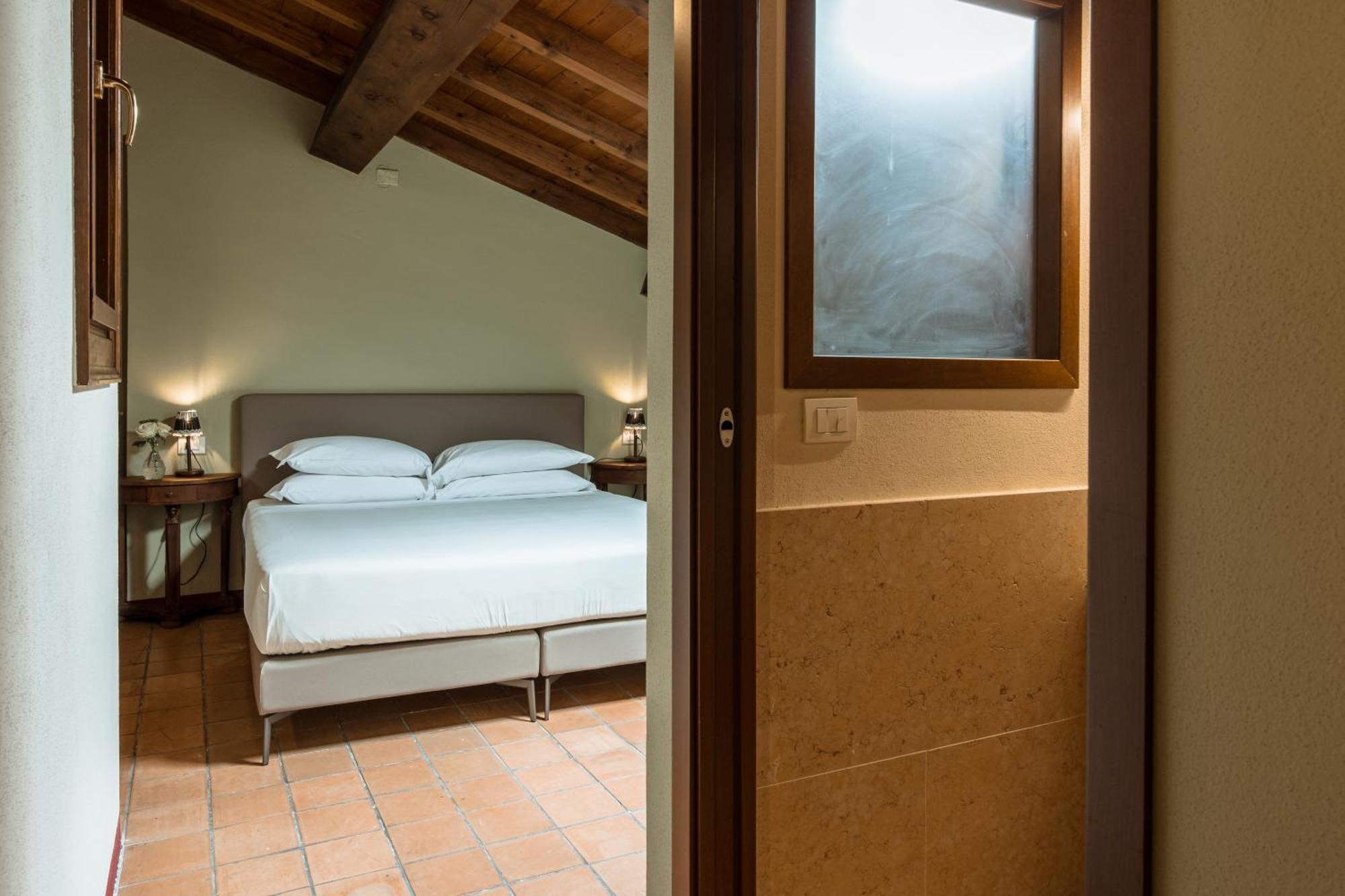 Osteria Luxury Apartments Peschiera del Garda Luaran gambar